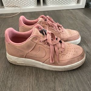 NikeID Air Force 1 pink